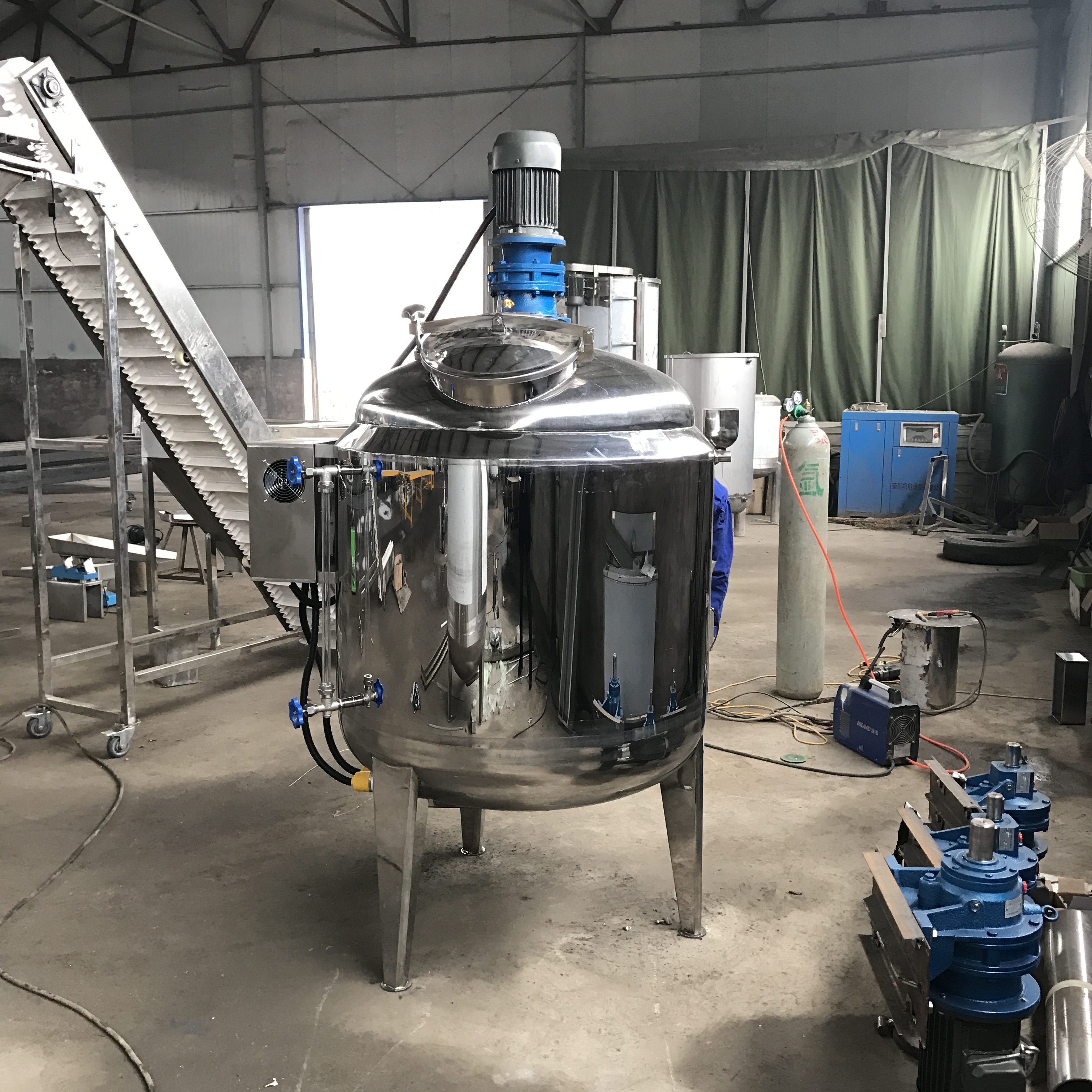 定期清洗不銹鋼反應(yīng)釜需要注意哪些問題？