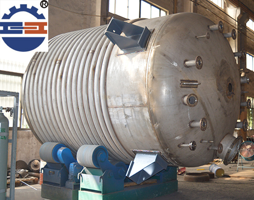 不銹鋼反應釜的殼體出現裂紋現象的解決方案 不銹鋼反應釜的殼體出現裂紋現象的解決方案